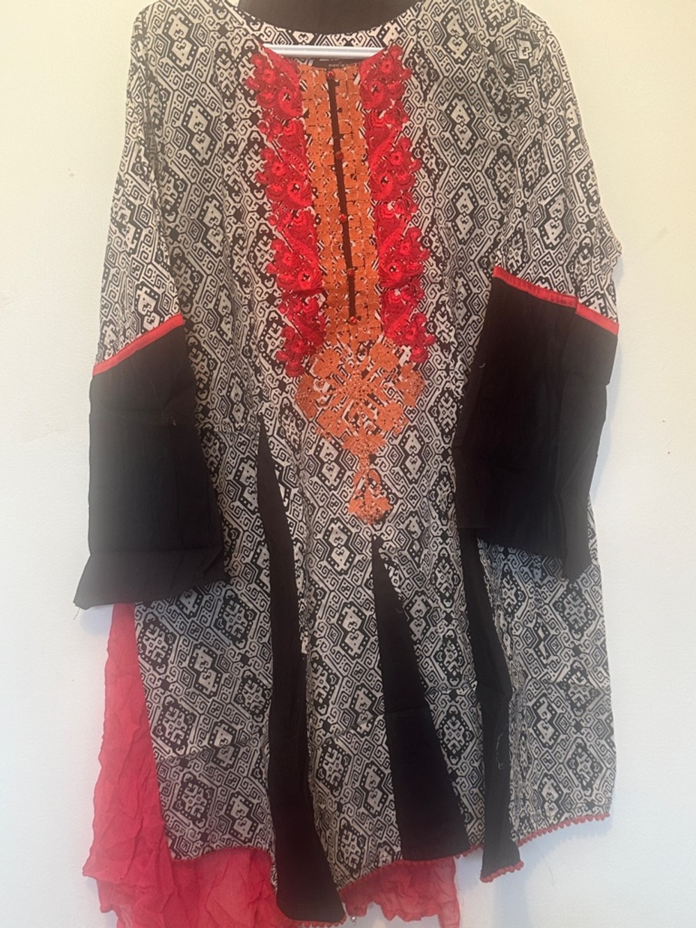 Pakistani Black & White Printed Women's 3pc set with Red & Orange Embroidery Nwt